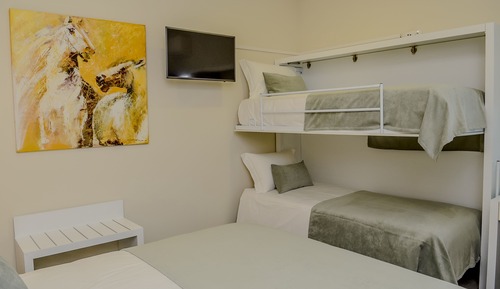 Habitación estándar con 1 cama doble o 2 individuales, vistas a la piscina, planta baja (3)