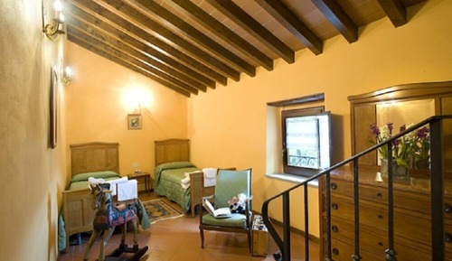 Apartamento tradicional, 2 habitaciones, cocina, en una planta alta