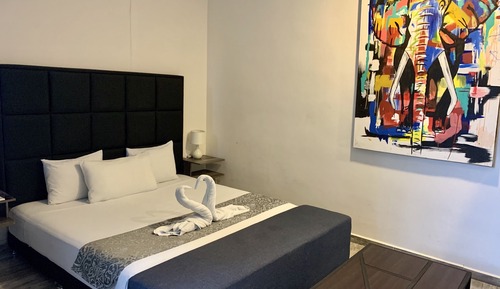 Deluxe King Suite