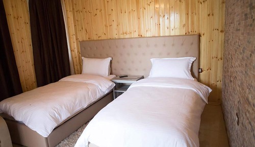 Habitación triple, balcón