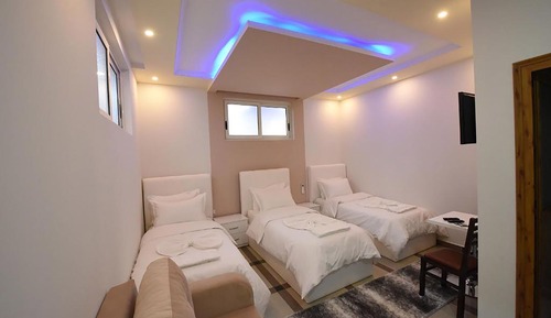 Habitación triple, balcón