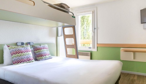 Habitación triple, varias camas