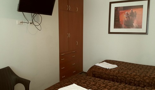Habitación con 2 camas individuales, 2 camas individuales, baño privado