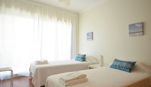 Apartamento superior, 2 habitaciones, cocina, junto a la piscina
