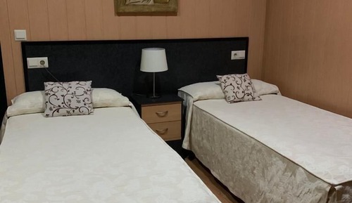 Habitación con 2 camas individuales
