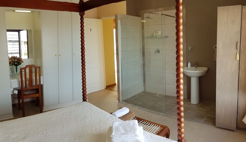 At 29 Columba Queen Room 1