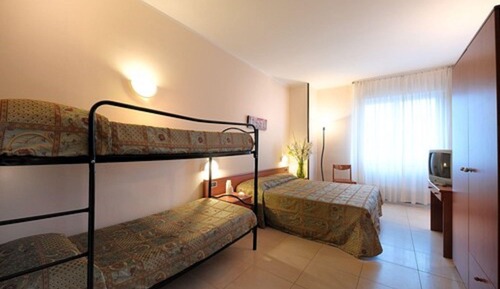 Habitación cuádruple estándar, balcón
