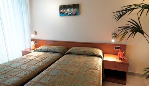 Habitación con 1 cama doble o 2 individuales, balcón