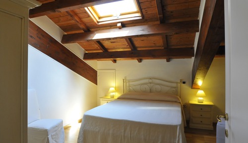Suite estudio básica, en una planta alta