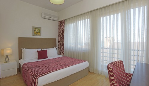 Apartamento, 3 habitaciones, balcón, vistas a la ciudad