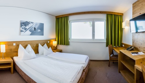 Habitación básica con 1 cama doble o 2 individuales