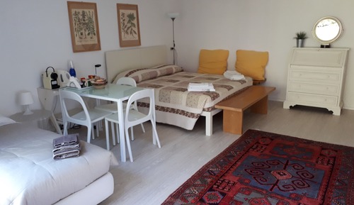 Habitación triple, baño privado, vistas al jardín