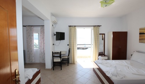 Habitación triple, vistas al mar