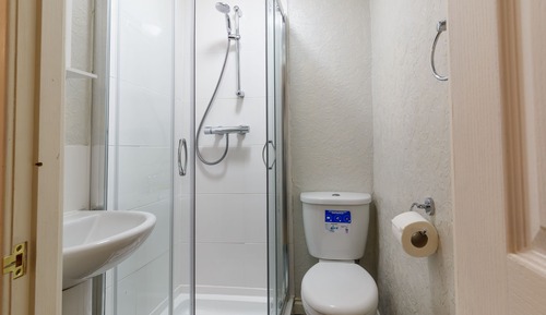 Habitación doble, baño privado (Small)