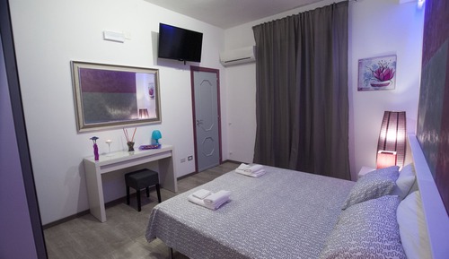 Habitación con 1 cama doble o 2 individuales, baño privado