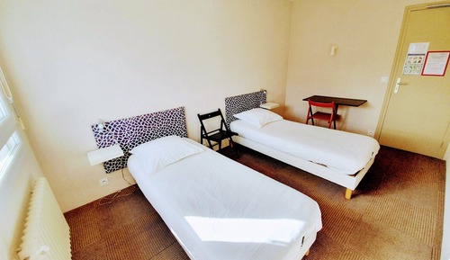 Habitación con 2 camas individuales
