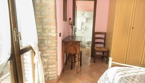 Habitación Confort doble, 1 cama de matrimonio, baño privado, vistas al jardín (Rosa)