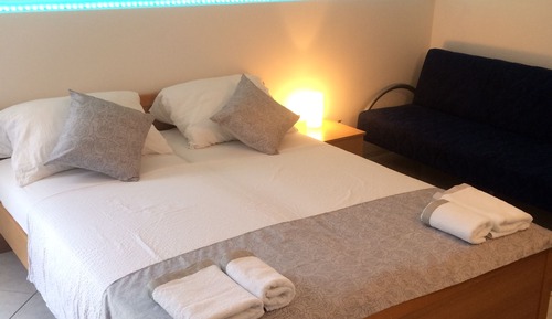 Habitación triple, 1 cama de matrimonio con sofá cama