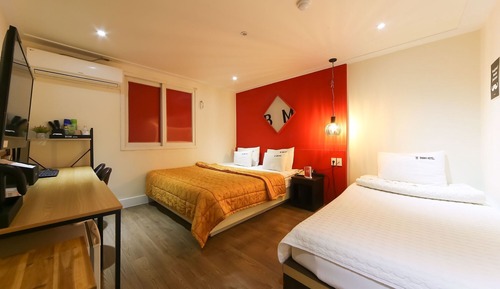 Room (Twin)
