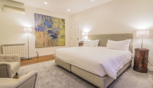 Habitación superior con 1 cama doble o 2 individuales, baño privado
