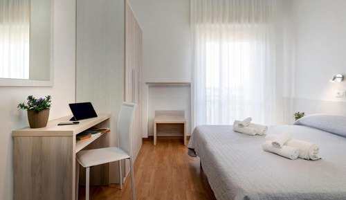 Habitación Confort con 1 cama doble o 2 individuales, balcón