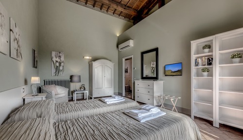 Habitación superior con 1 cama doble o 2 individuales