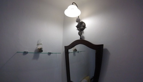 Habitación con 2 camas individuales, baño compartido
