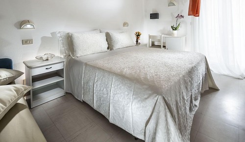Habitación triple, balcón