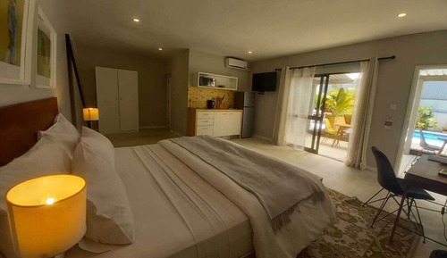 Suite estudio, vistas a la piscina