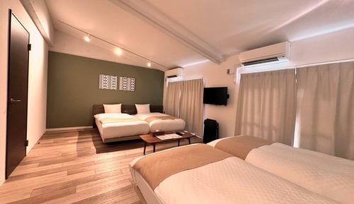 Habitación cuádruple estándar, varias camas, no fumadores (Fourth, Kitchenette)