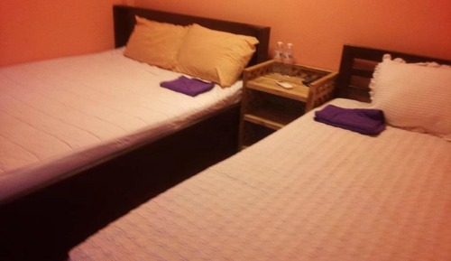 Standard Queen Room 