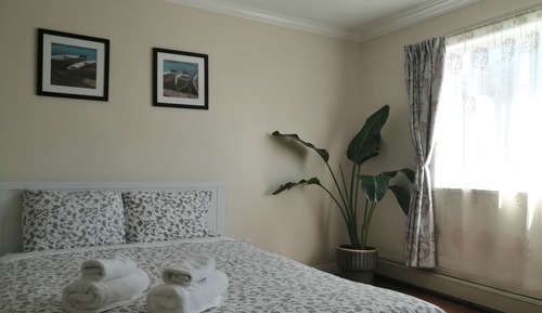 Habitación Confort doble, 2 camas de matrimonio, baño compartido