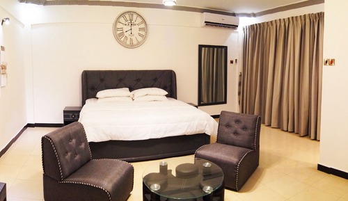 Habitación básica doble, 1 cama de matrimonio grande