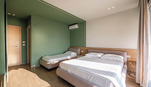 Habitación triple, balcón, vistas al mar