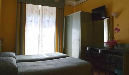 Habitación básica con 1 cama doble o 2 individuales