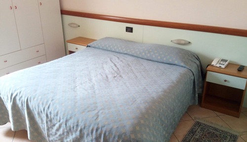 Habitación con 1 cama doble o 2 individuales, en edificio anexo