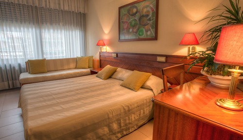 Habitación Deluxe doble, balcón, vistas parciales al mar
