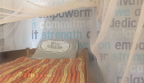 Dormitorio compartido económico, varias camas, baño compartido
