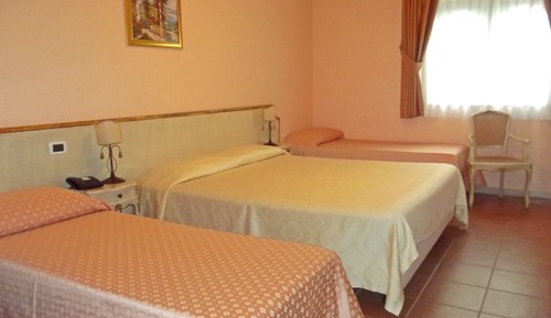 Habitación cuádruple, varias camas