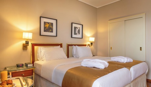 Habitación estándar con 1 cama doble o 2 individuales, vistas a la ciudad