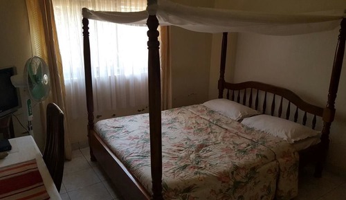 Habitación estándar doble, 1 cama de matrimonio, materiales antialérgicos, en la zona del jardín