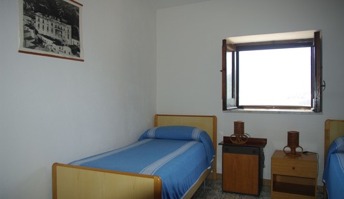Habitación clásica con 1 cama doble o 2 individuales, vistas a la montaña