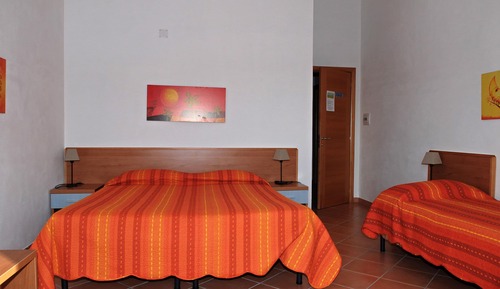 Habitación triple, vistas al jardín
