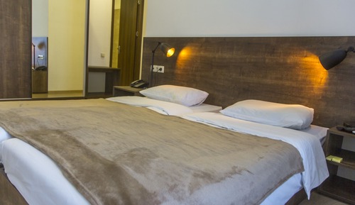 Habitación triple, balcón