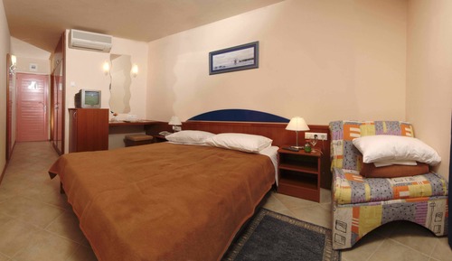 Habitación triple, balcón, vistas al mar