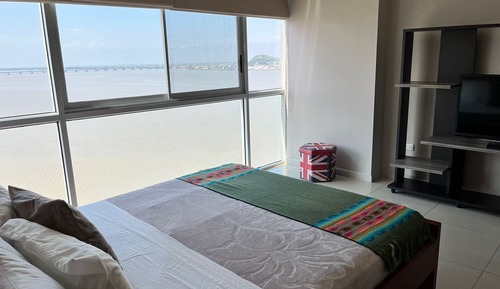 Apartamento familiar, 2 habitaciones, 2 baños, vistas al río