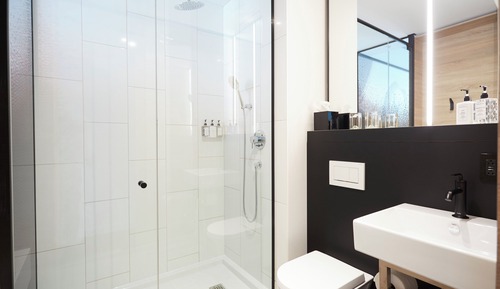Estudio superior, 1 cama de matrimonio grande, frigorífico y microondas