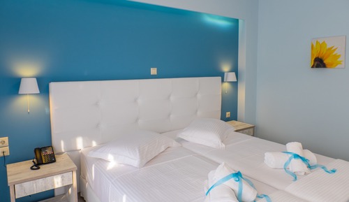 Habitación Deluxe con 1 cama doble o 2 individuales, vistas parciales al mar