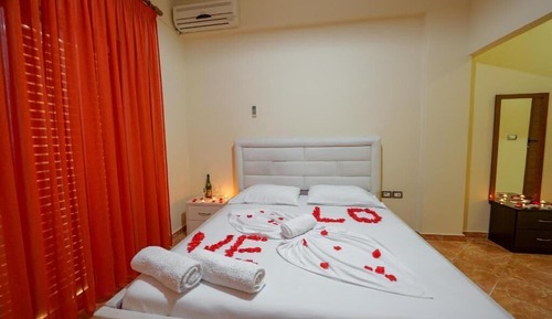 Deluxe Double Room with Balcony and Sea View