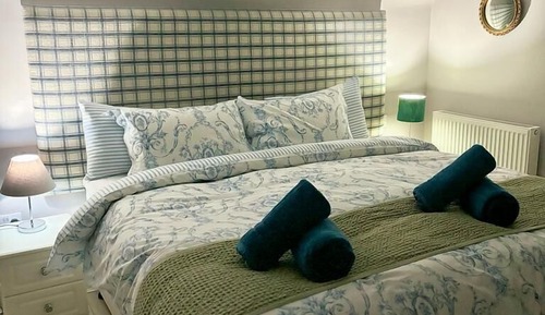 Habitación con 1 cama doble o 2 individuales, vistas al jardín
